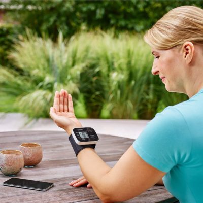 Blutdruckmessgerät Handgelenk – die 4 besten Handgelenk Blutdruck Messgeräte Test & Tipps